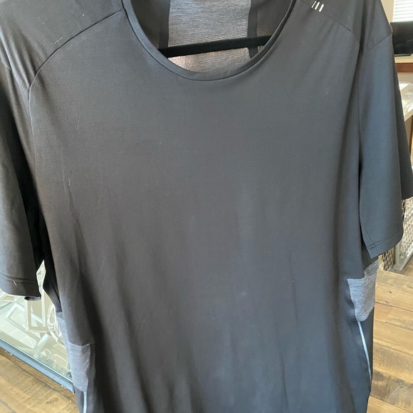 Like new lulu lemon lightweight running shirt - Picture 7 of 7